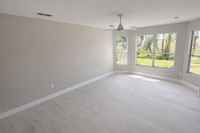 Building Photo - 3504 Valleyview Dr