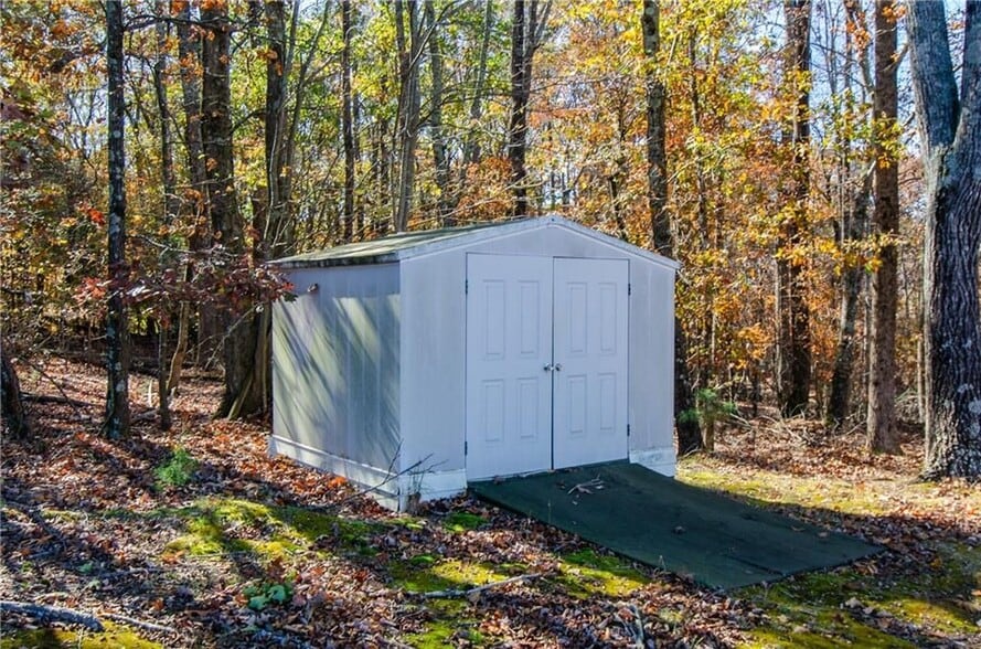 Building Photo - 3950 Chattahoochee Rd