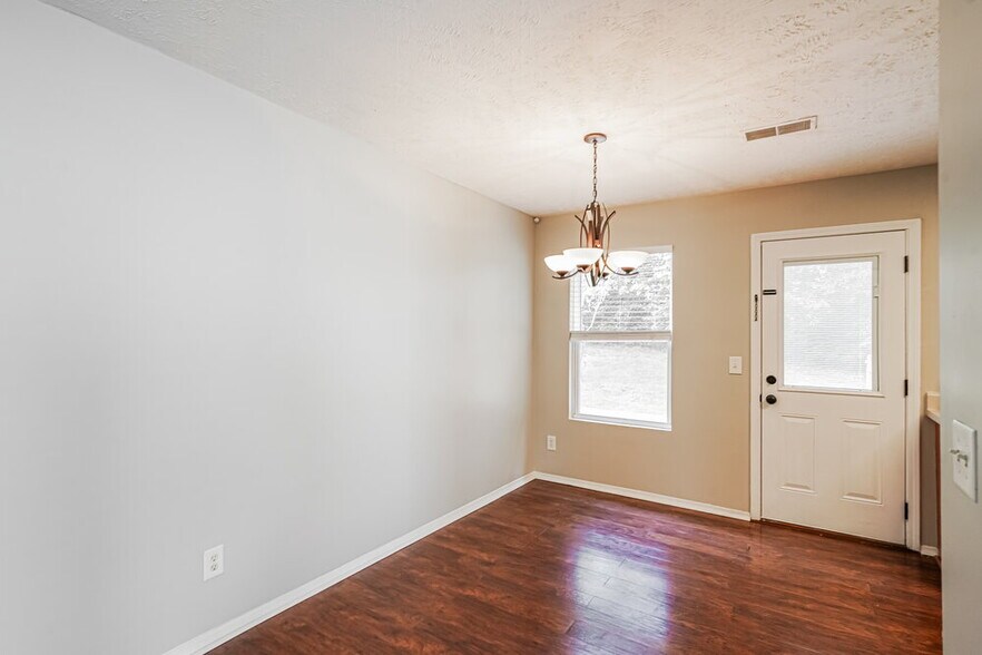 Building Photo - 2735 Sutherland Dr