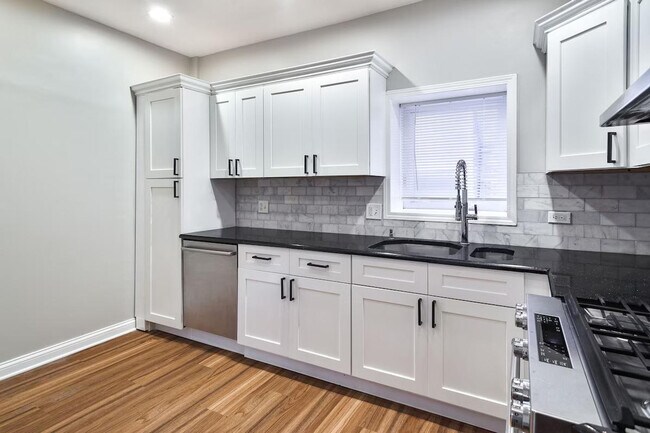 Building Photo - 3649 N Whipple St