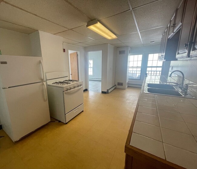 Building Photo - Cozy 2-Bedroom Apartment in Adams, MA