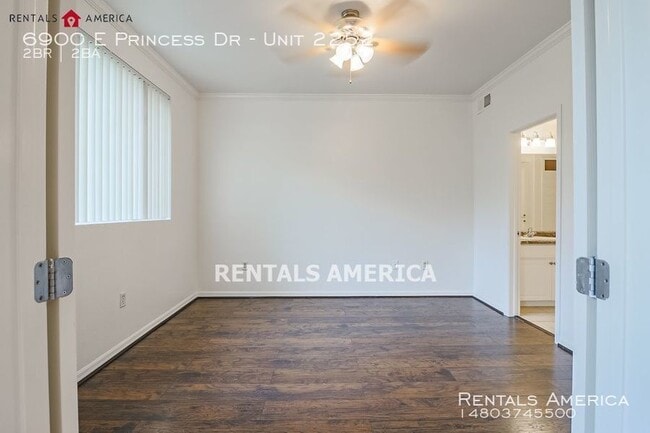 Building Photo - Beautiful Condo in Larronata