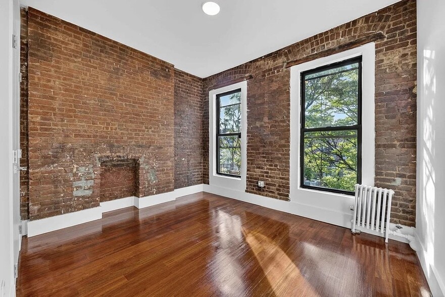 Building Photo - 7 Carmine St