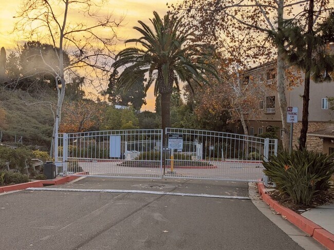 Building Photo - Lovely single-story condo in the community of Rancho Mission Trails!