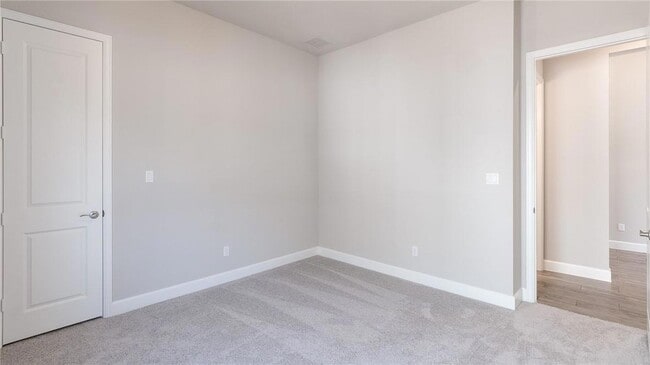 Building Photo - 6313 Empresa Dr