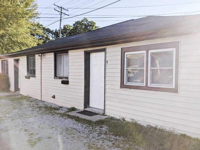 Building Photo - 1405 S Rogers St