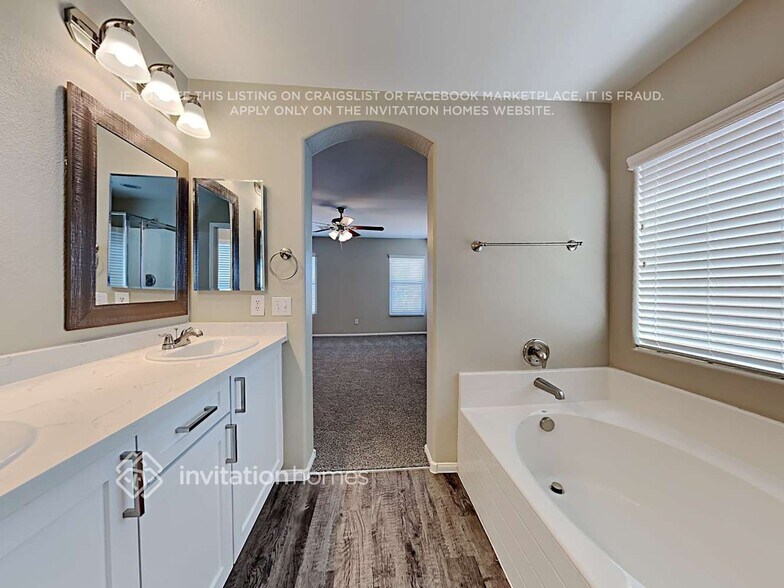 Building Photo - 556 Bayo Canyon Ct