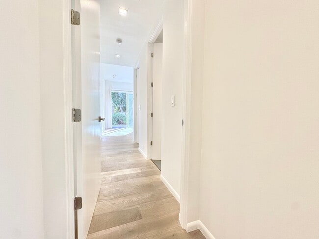 Building Photo - Beautiful Zen inspired modern 3 Bed + 3 Bath House + Garage + Private Yard