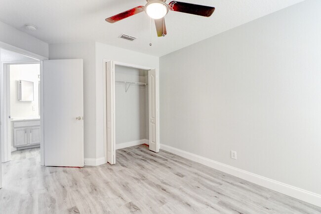 Building Photo - 29806 Morningmist Dr