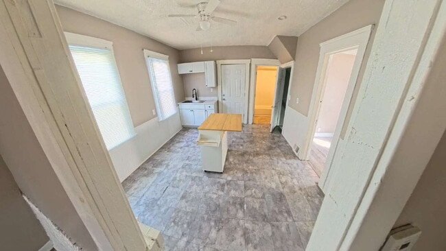 Building Photo - Three Bedroom Single Family Home!