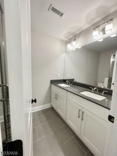 Building Photo - 7 N Ridge Cir