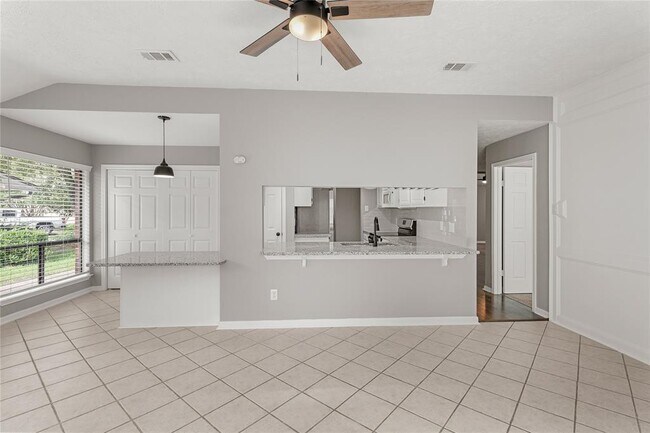 Building Photo - 8402 Pine Shores Dr