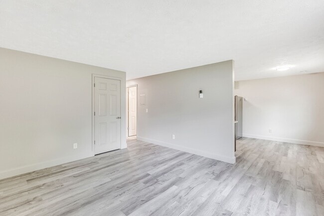 Building Photo - 2024 E Cataldo Ave