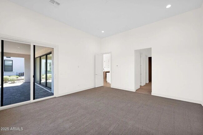 Building Photo - 2648 E Longhorn Ct