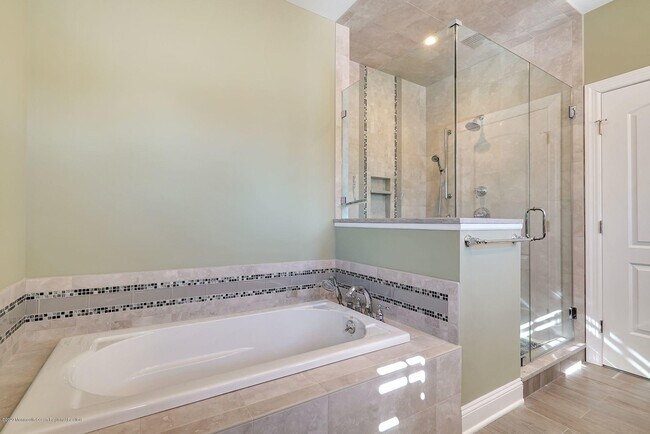 Building Photo - 330 Villa Park Wy