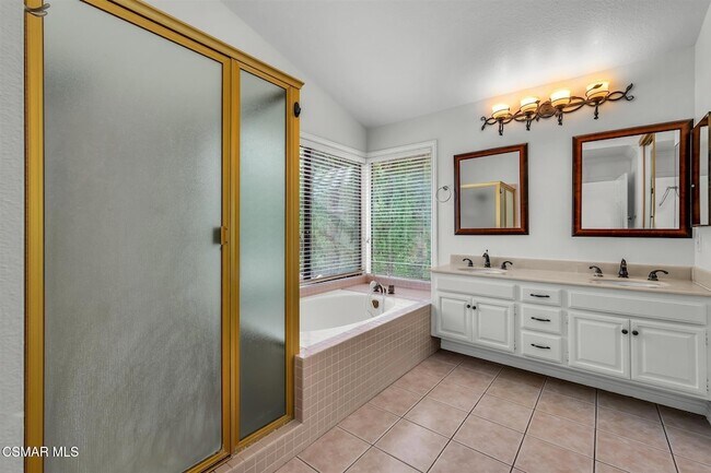 Building Photo - 2594 Ridgebrook Pl