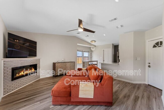 Building Photo - 6715 Hickory Springs Dr