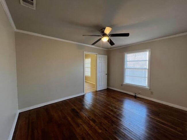 Building Photo - 1105 Fisher St