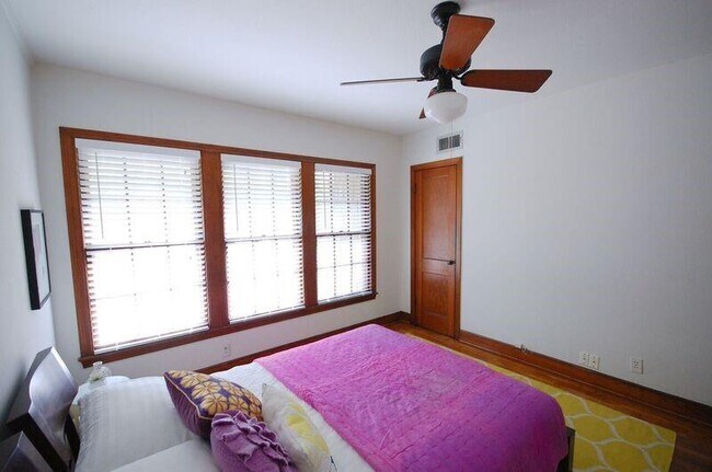 Building Photo - 407 E Annie St