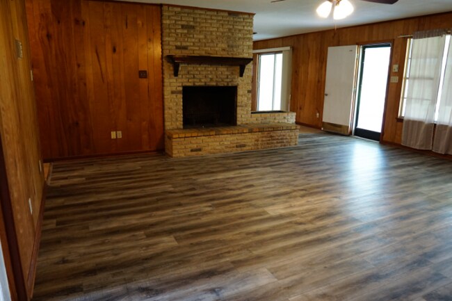 Building Photo - 14379 Duckworth Rd