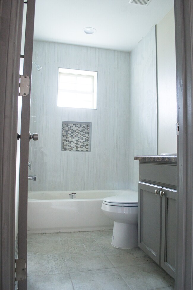 Building Photo - 1010 Jesse St