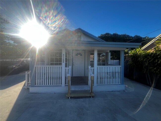 Primary Photo - 11108 Peachtree Dr