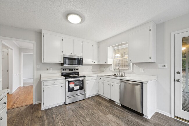 Building Photo - 131 Autumn Ridge Dr
