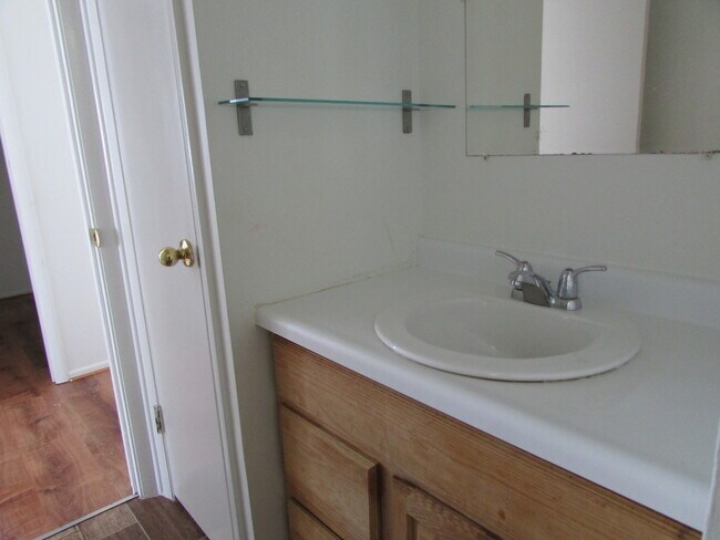 Building Photo - 848 Oxford Pl