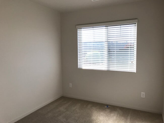 Building Photo - Spacious 4 Bd 2.5 Ba Home in  Camas School District! Upgrades! Close to Parks & Freeway Access!