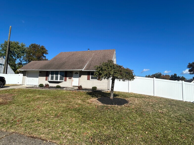Primary Photo - 65 Island Rd