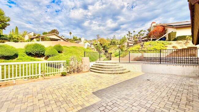 Building Photo - Wonderful Split-level Home with Spacious B...