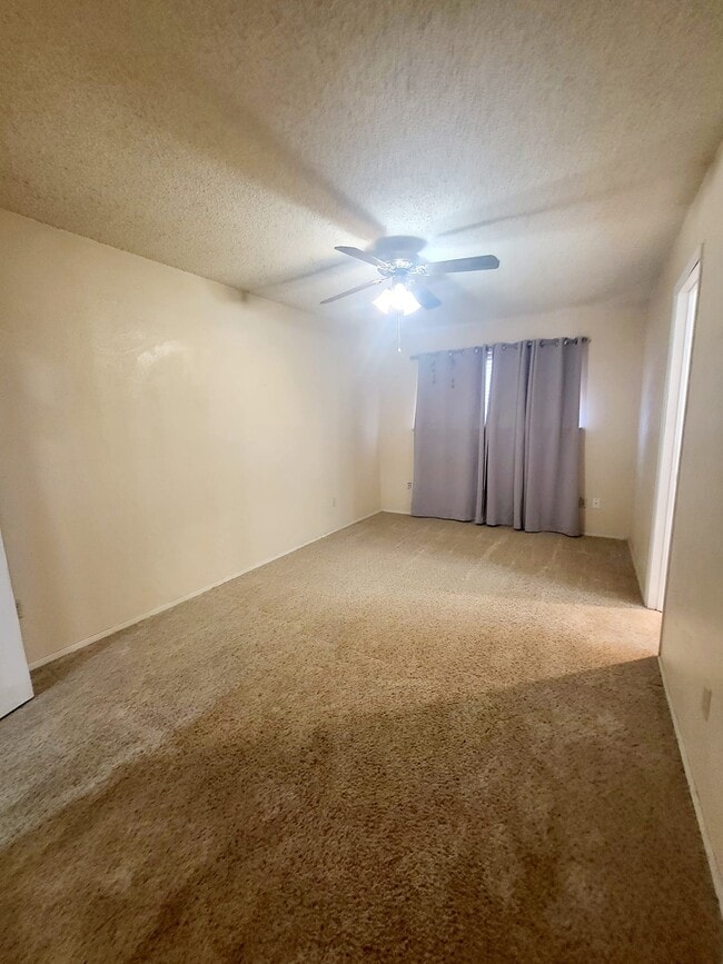 Building Photo - 4017 Eastridge Dr