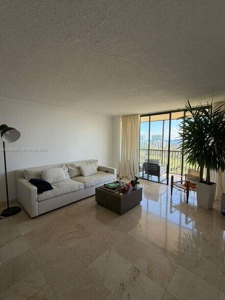 Building Photo - 20335 W Country Club Dr