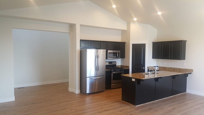 Building Photo - 2861 W 100 S
