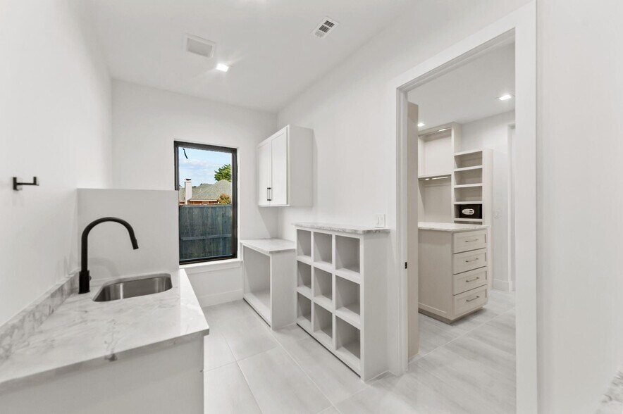 Building Photo - 9727 Williford Trl