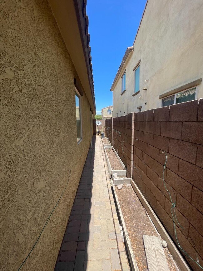 Building Photo - 4425 E Muriel Dr