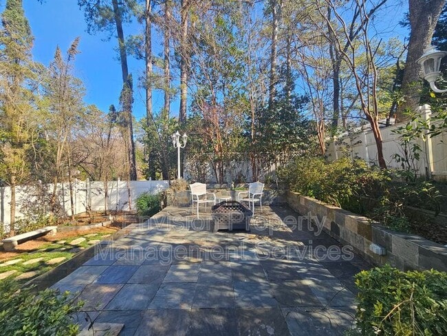 Building Photo - 1761 Monroe Dr NE