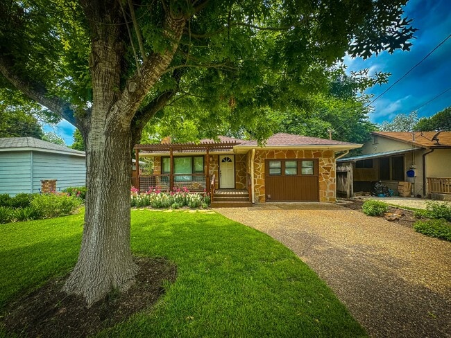 Building Photo - Adorable single story home in Landa Park E...