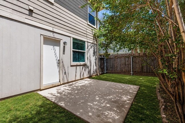 Building Photo - 14416 Lewis Carroll Ln
