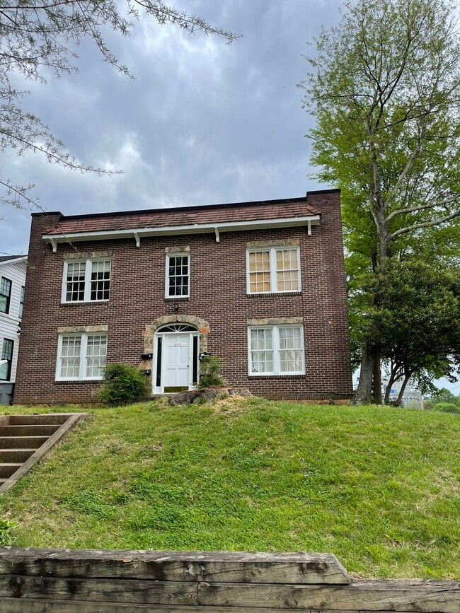 Building Photo - 425 Grandin Rd