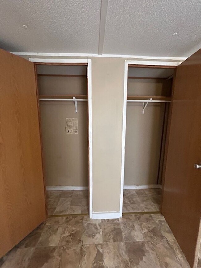 Building Photo - 165 Kesler Dr