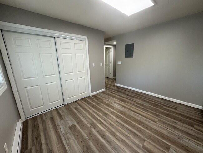 Building Photo - “Brand New Feel!” — Freshly Renovated 1 Bed with Modern Finishes