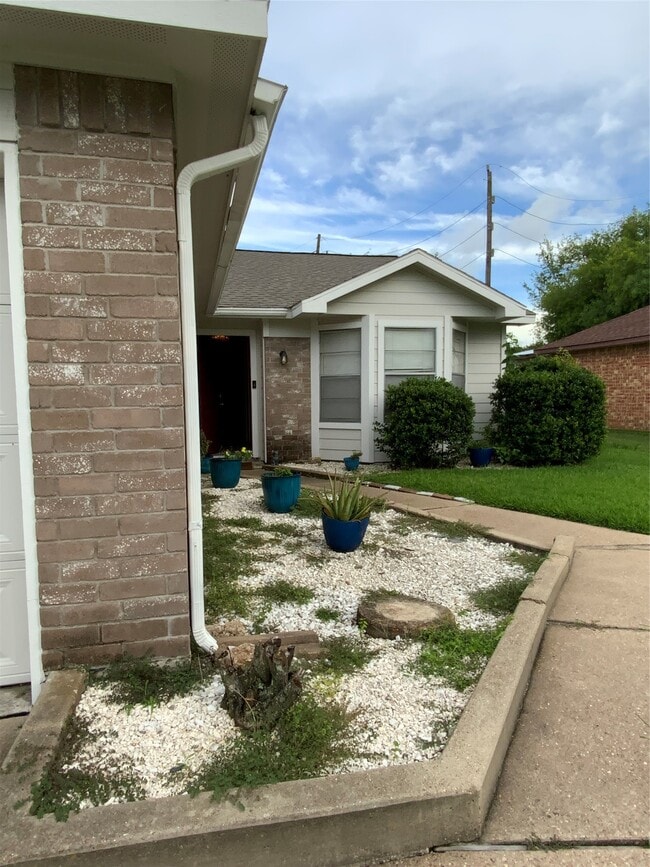 Building Photo - 5027 Kleinway Dr