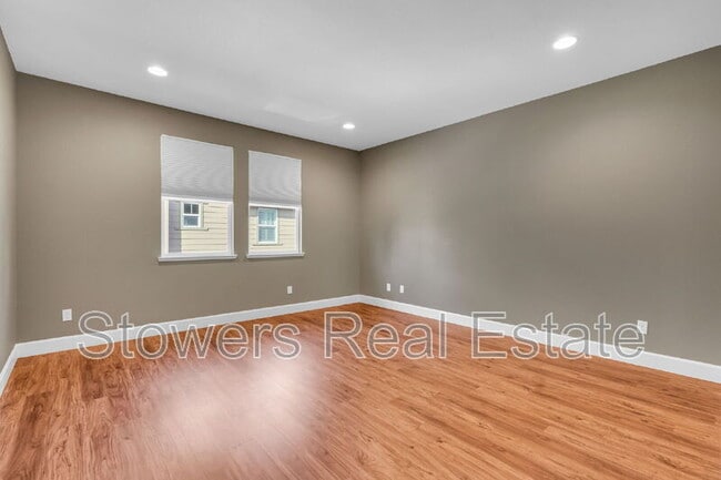 Building Photo - 718 El Paseo Cir