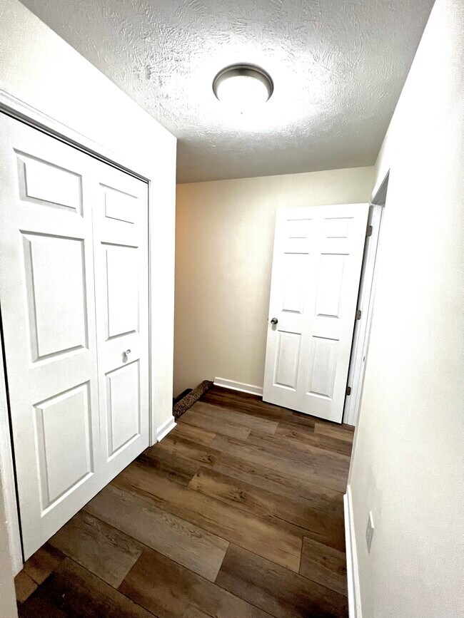 Building Photo - 211 Marian Ave