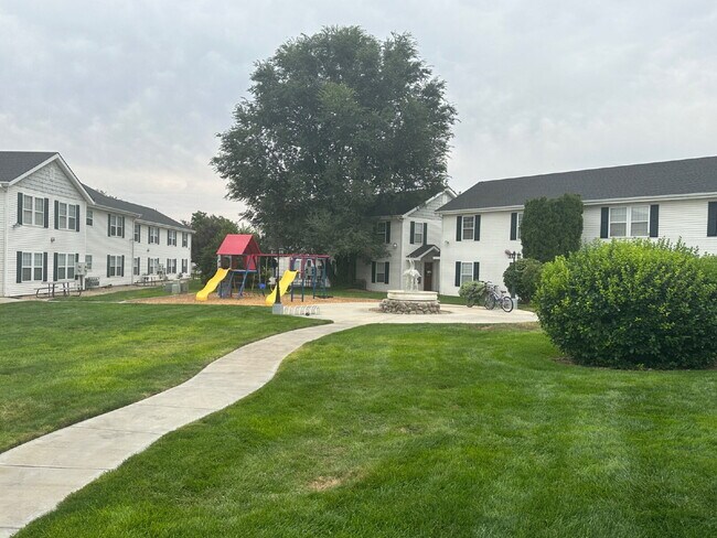 Building Photo - "Charming 2-Bed Retreat with Spacious 1000 sqft Layout in Nampa's Heart!"