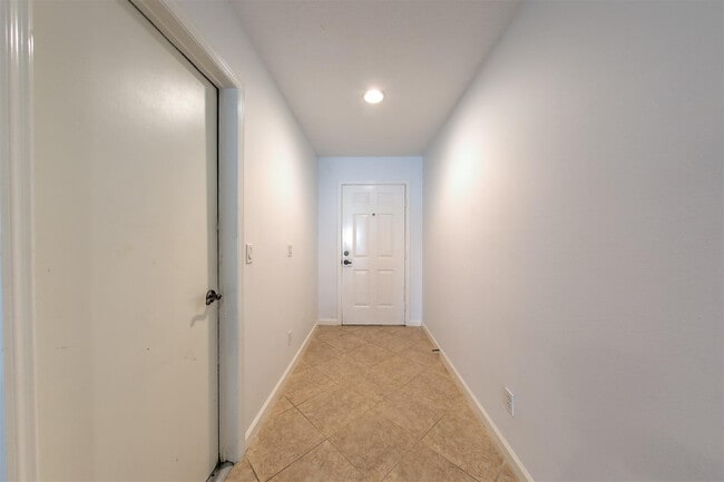 Building Photo - 4949 N Hwy A1A