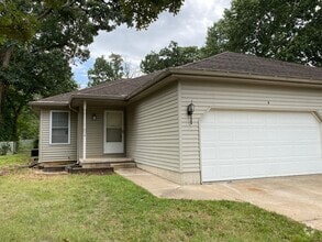 Building Photo - 2 Bedroom | 2 Bathroom | 2 Car Garage, 110...