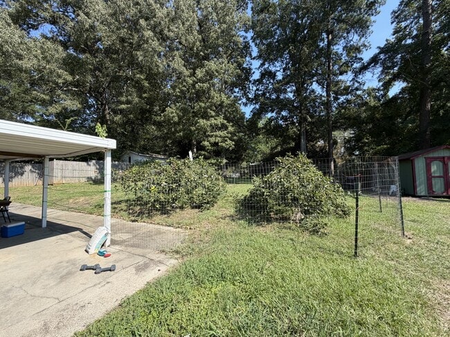 Building Photo - 604 Willow St