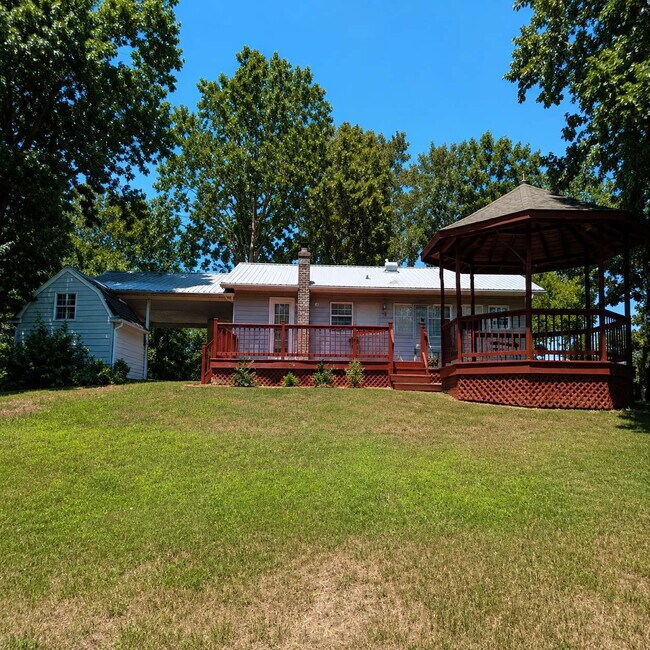 Building Photo - Charming Country Home Near Kentucky Lake